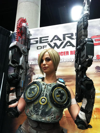 Gears of War 3 - Косплей Ани Страуд (Meagan Vanburkleo and Jessica Nigri) UPD
