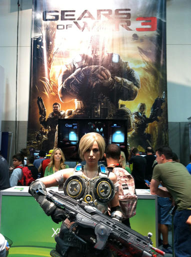 Gears of War 3 - Косплей Ани Страуд (Meagan Vanburkleo and Jessica Nigri) UPD
